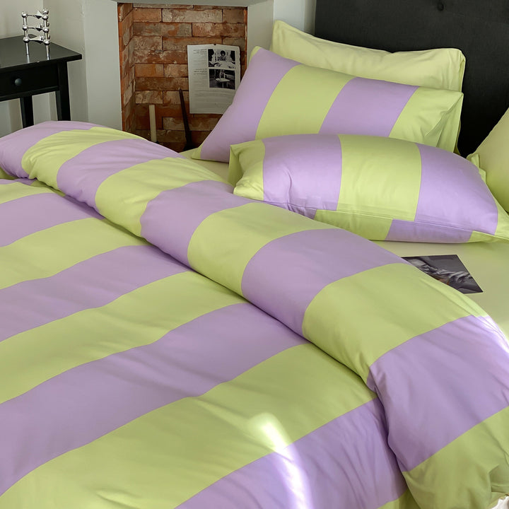 Striped bedding set made of cotton satin with concealed zip fastener