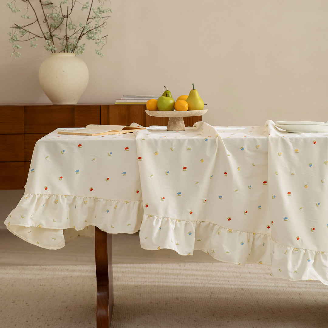 Tablecloth with embroidered mini flower pattern and ruffled edge Kalsten