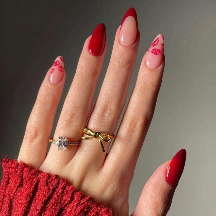 Artificial nail set with elegant kiss motif and glamorous finish Kalsten