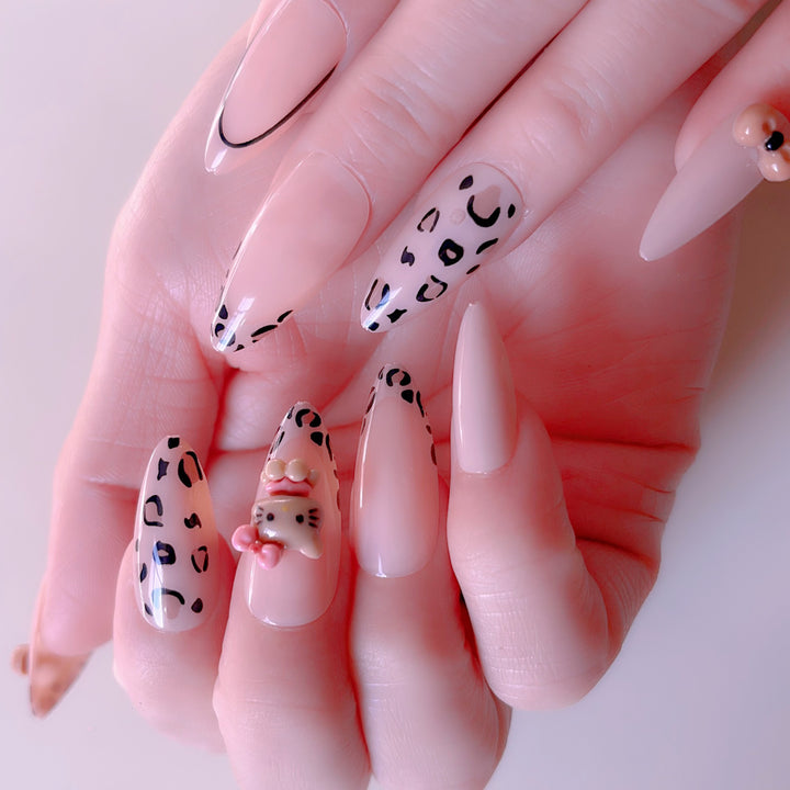 Artificial nail set with playful animal motifs and glitter accents Kalsten