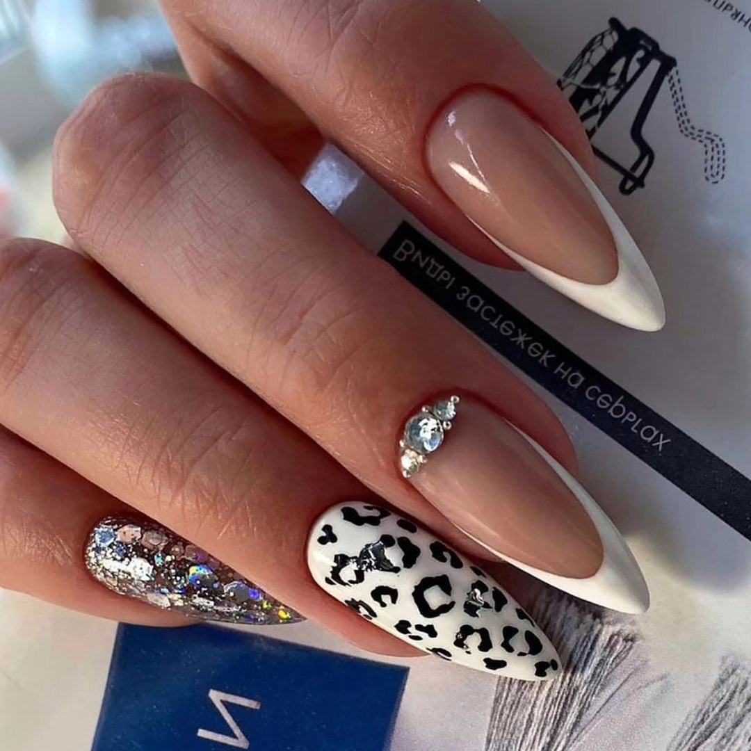 Artful stiletto nails with leopard patterns and glitter accents Kalsten