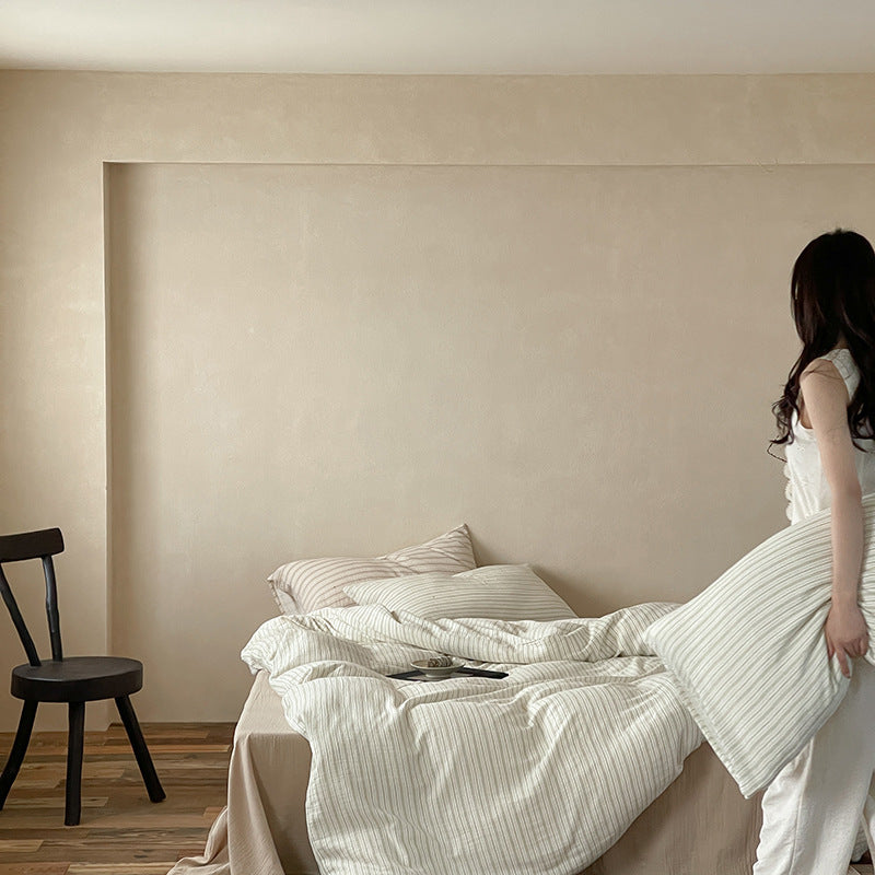 Linen-look bedding set with fine stripes