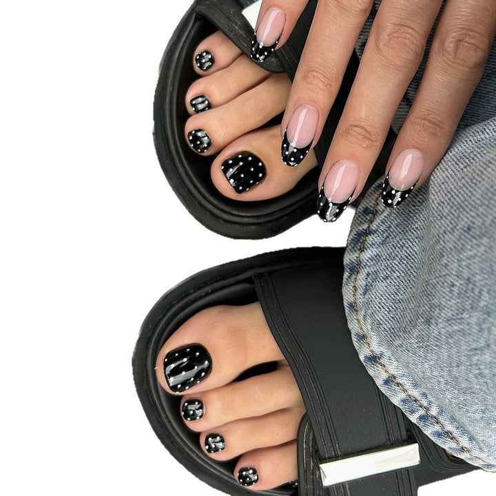 Acrylic nail set with modern black-and-white design Kalsten