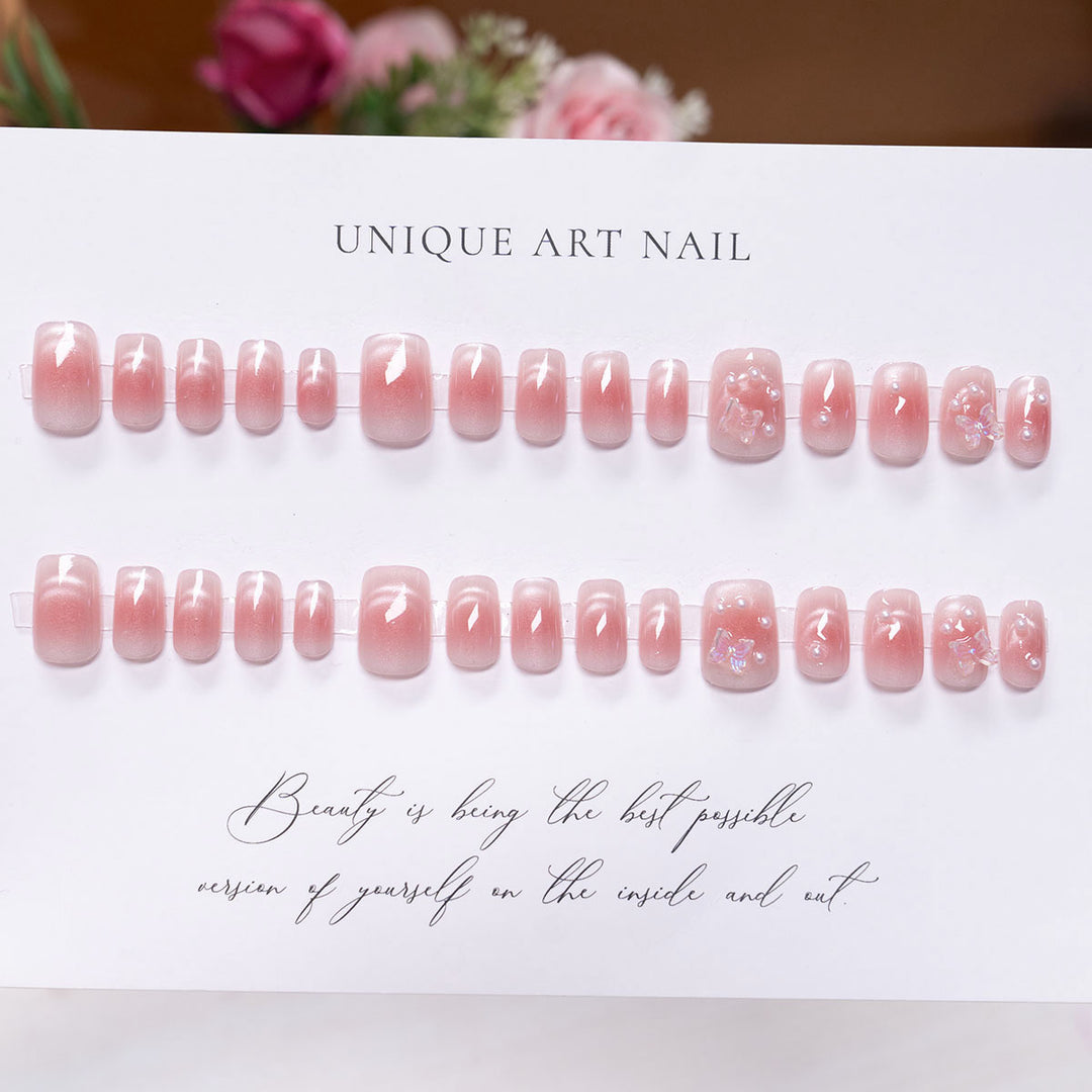 Artistic Press-On Nail Set with Elegant Design
