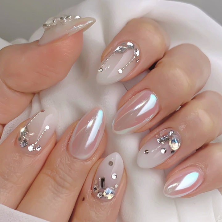 Artificial nails with elegant rhinestone accents Kalsten
