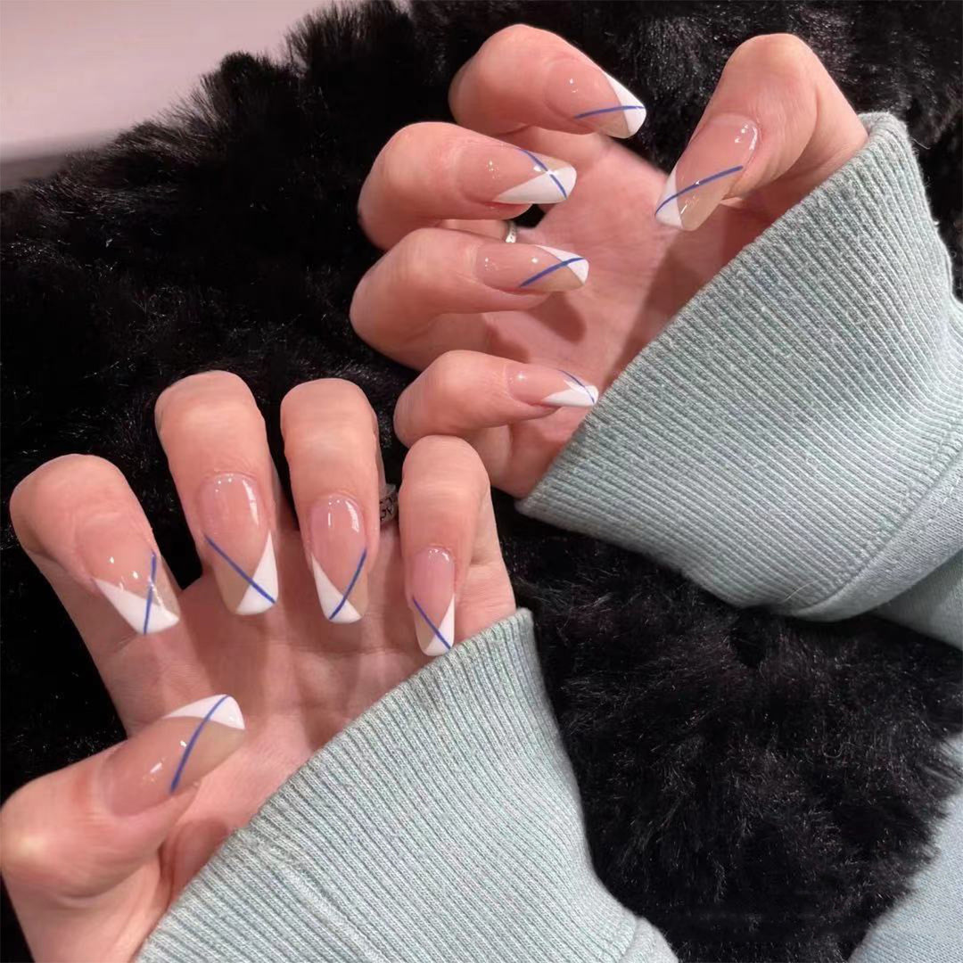 Elegant and Fashionable Nail Art Kalsten