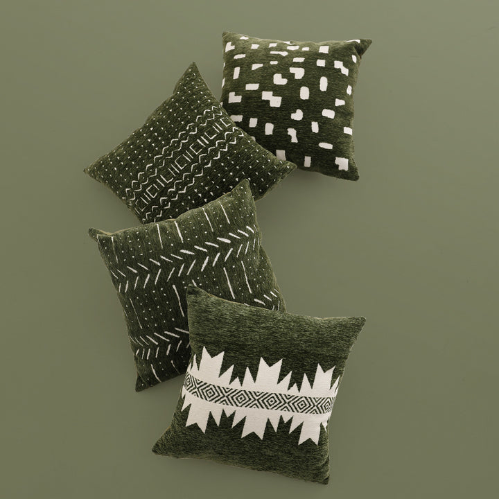 Decorative cushion cover with woven jacquard structure and ethnic motif