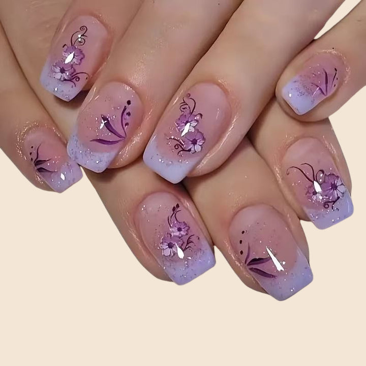 Nail art set with floral accents Kalsten