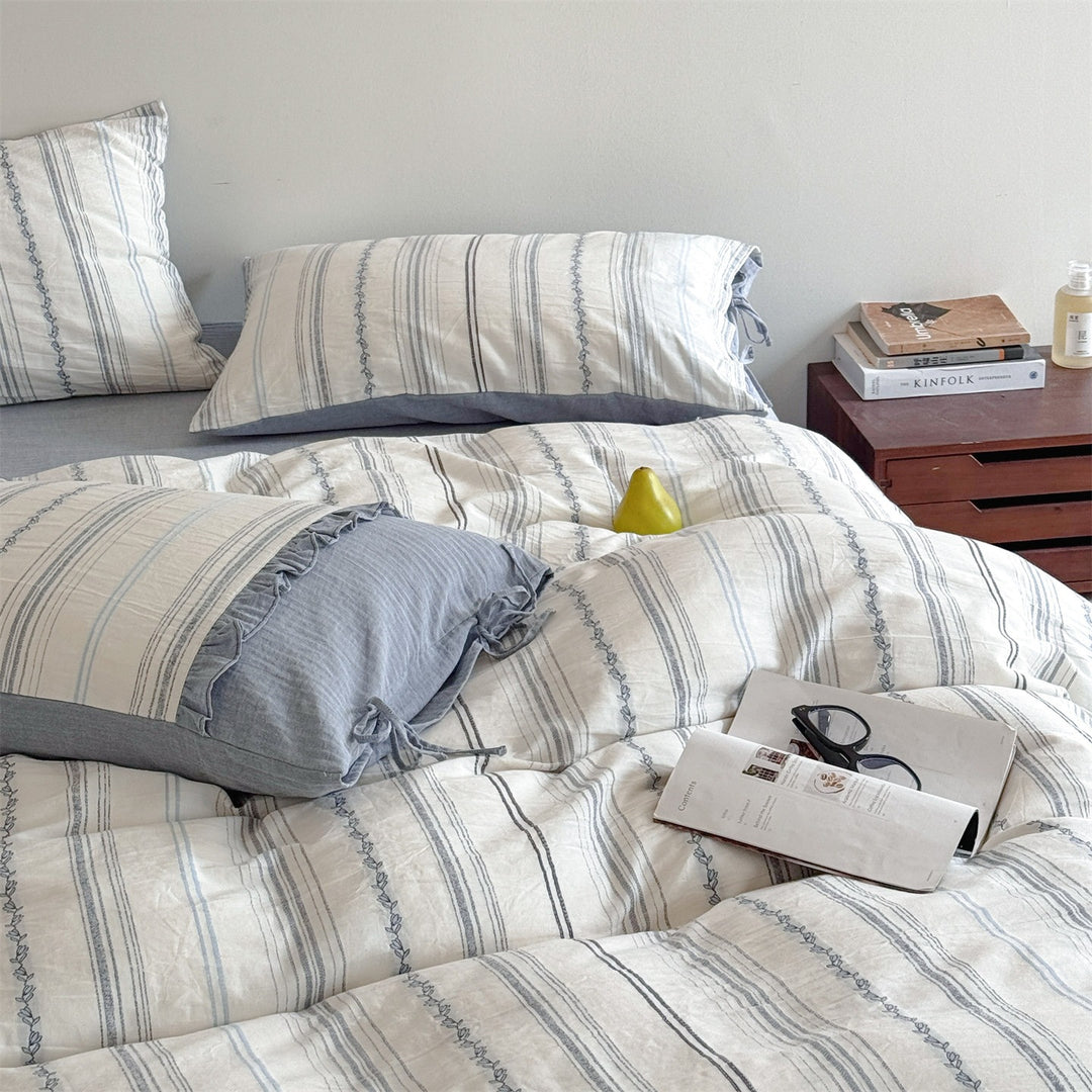 Striped bedding set made of washed linen-cotton mix with fine ribbon embroidery and tie band pillow