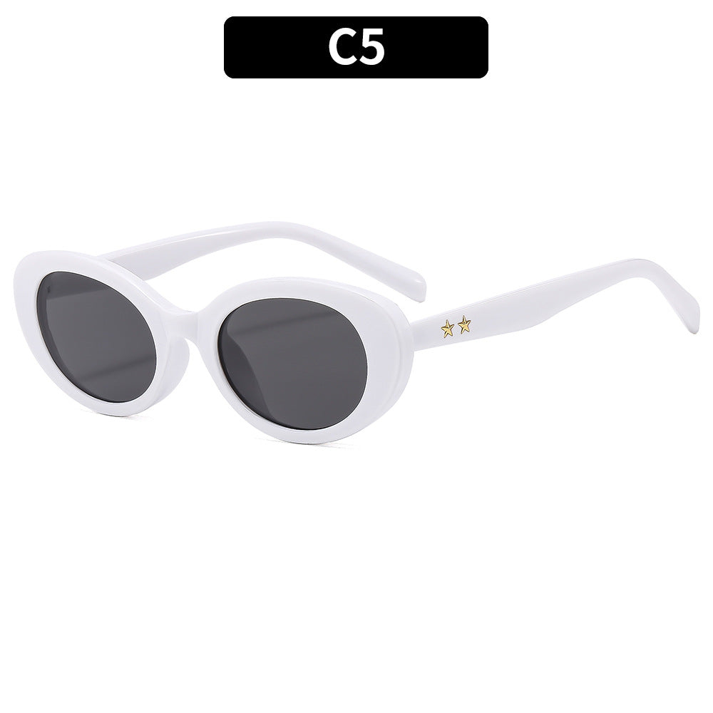 Retro-Inspired Elegant Sunglasses
