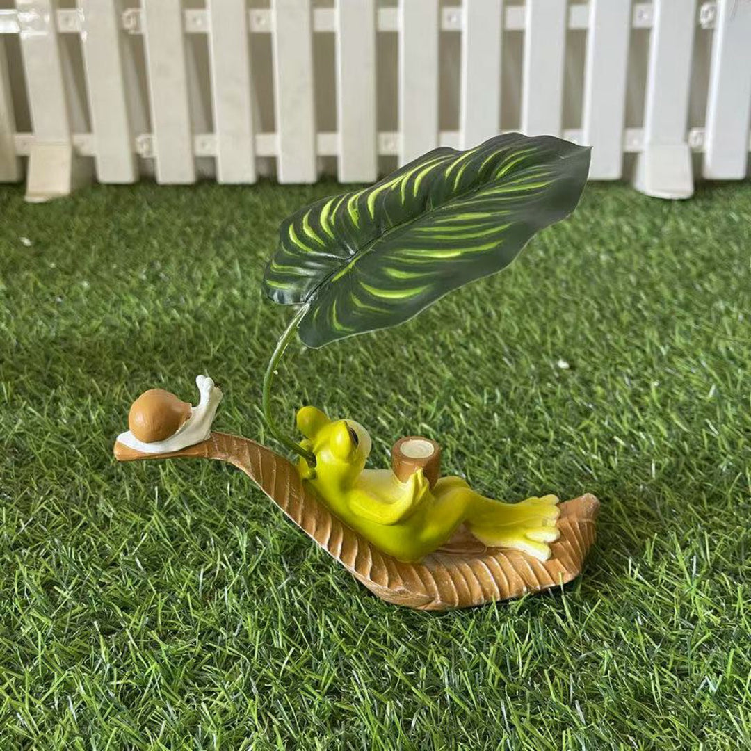 Funny frog figure with leaf decor Kalsten