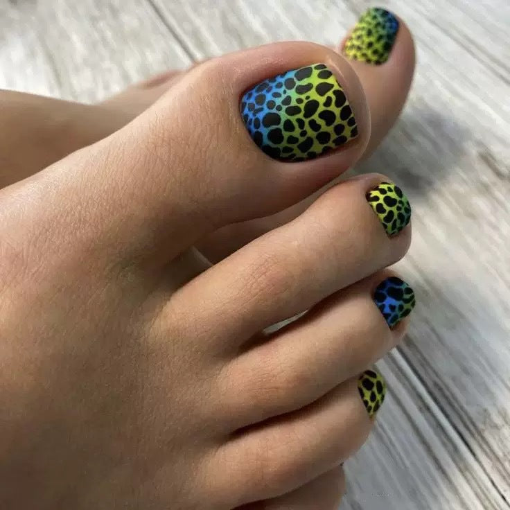Nail art set with creative animal pattern accents Kalsten