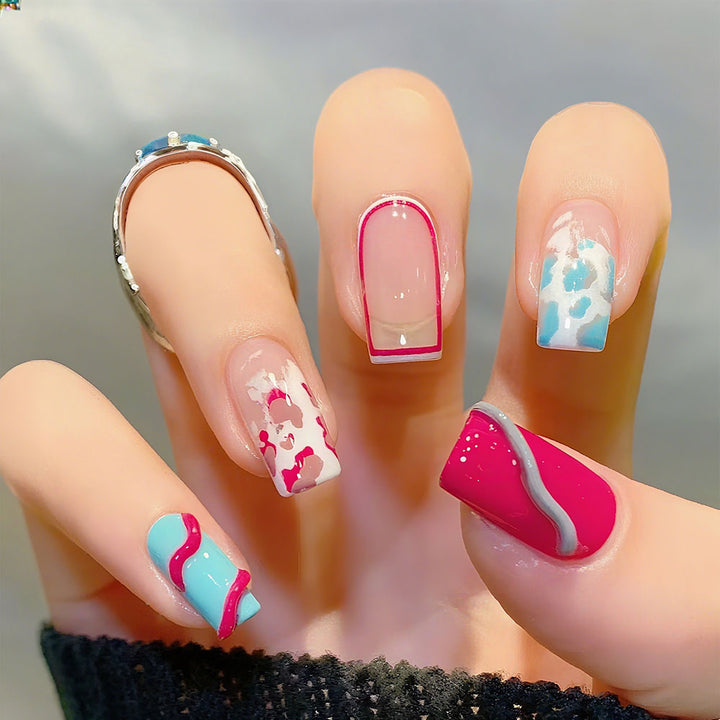 Artificial nails with modern wave pattern and heart accents Kalsten