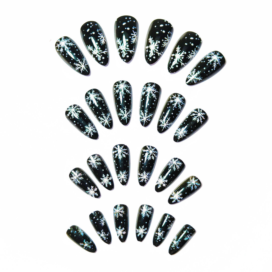 Artificial nails in winter snowflake design Kalsten