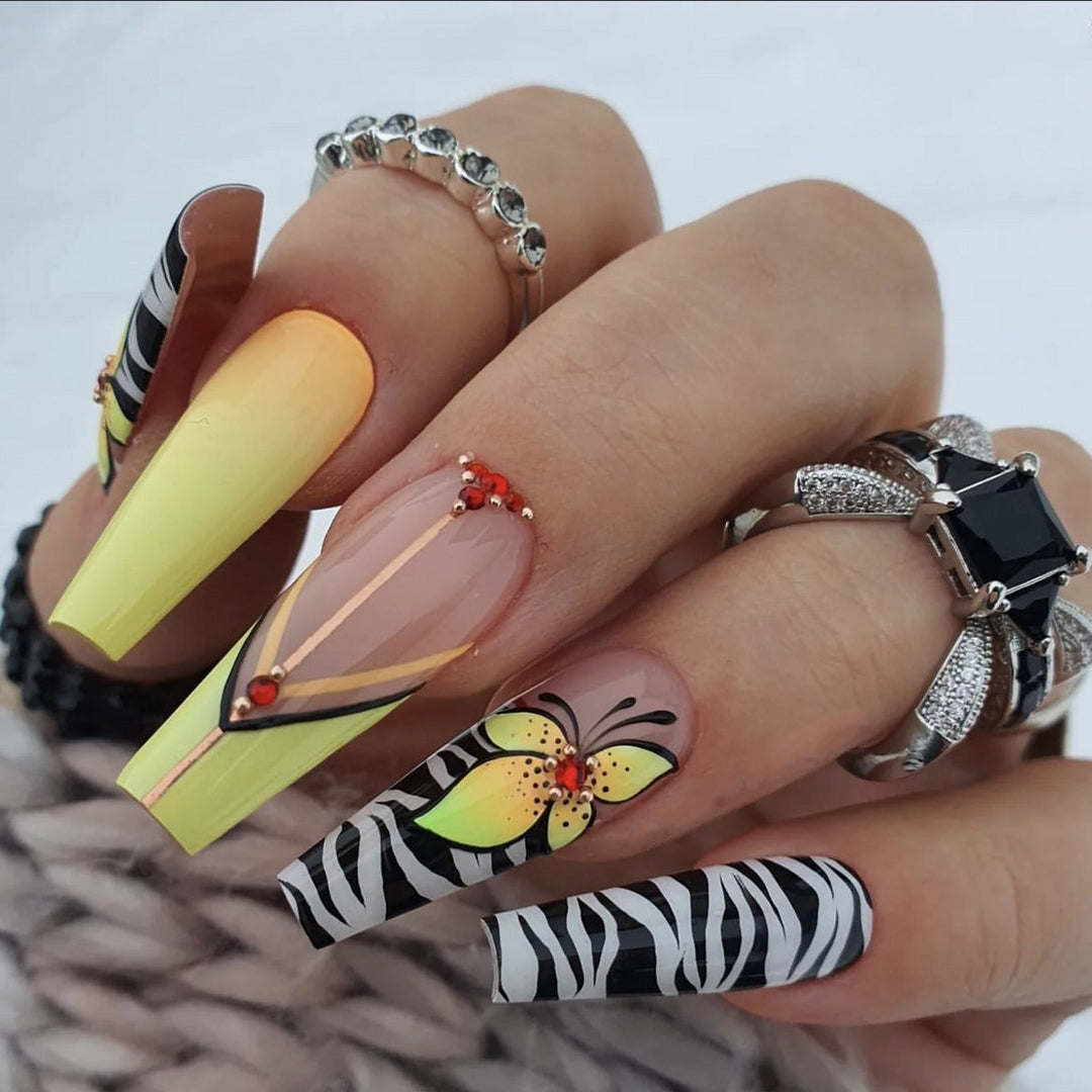 Creative press-on nails with flower and animal designs Kalsten