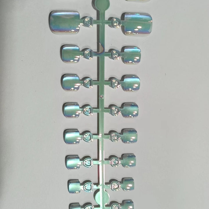 Iridescent Press-On Nail Set Kalsten