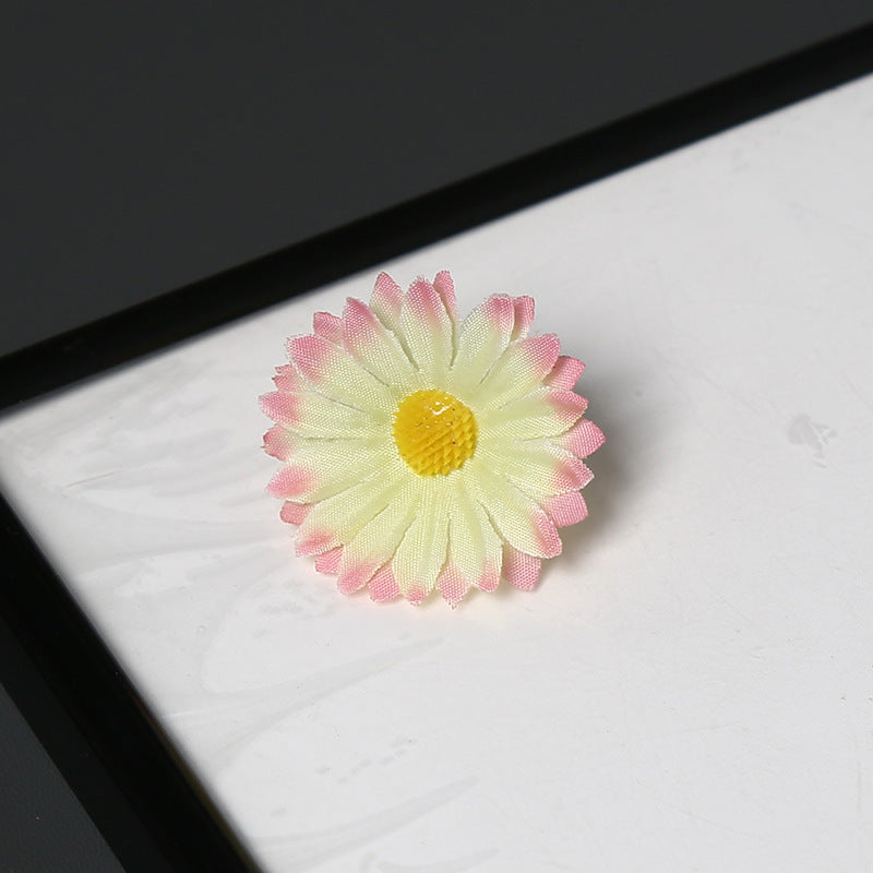 Elegant Fabric Daisy Flower Brooch for Decorative Wear