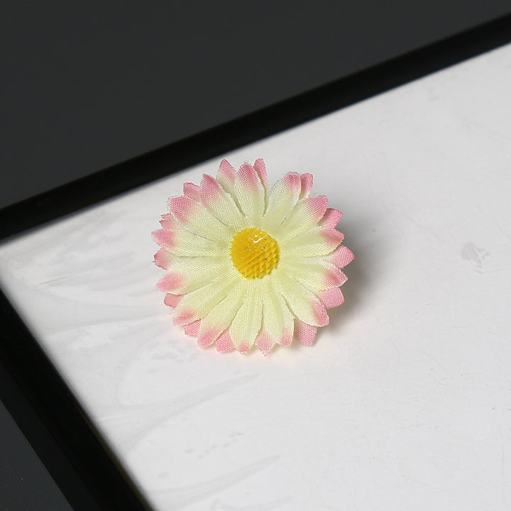 Elegant Fabric Daisy Flower Brooch for Decorative Wear