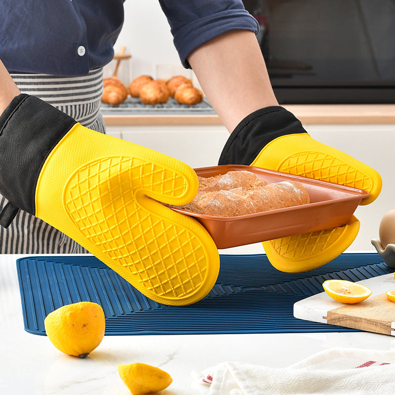 Heat-resistant silicone oven gloves with ergonomic design Kalsten