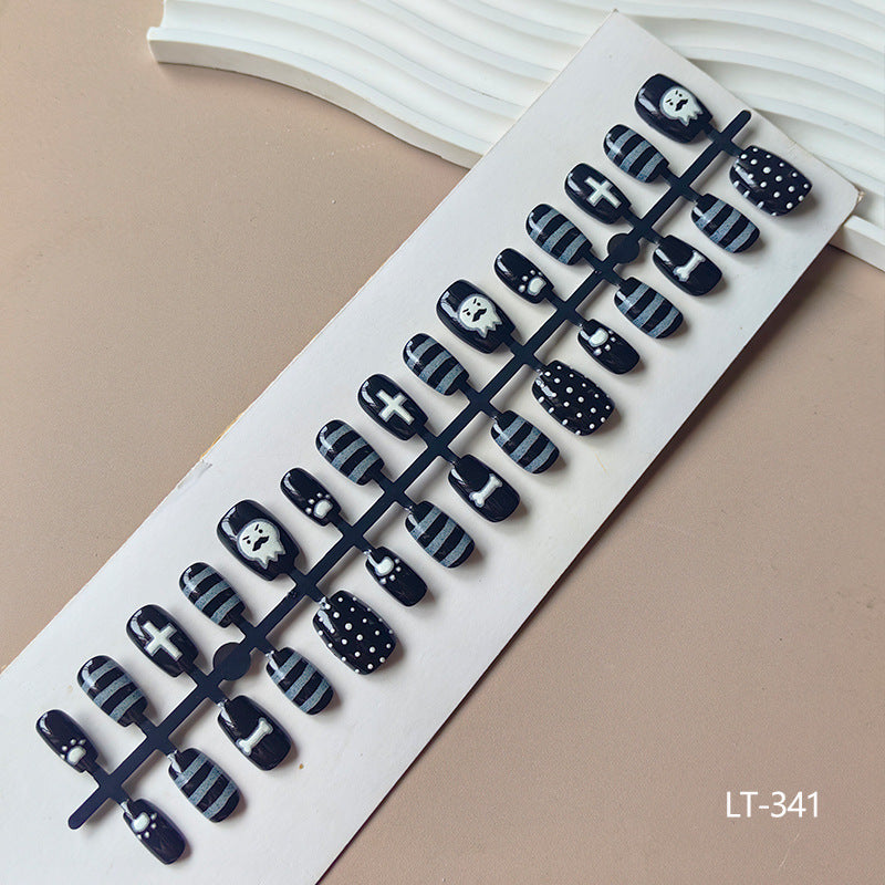 Artificial fingernails in creative Halloween design Kalsten
