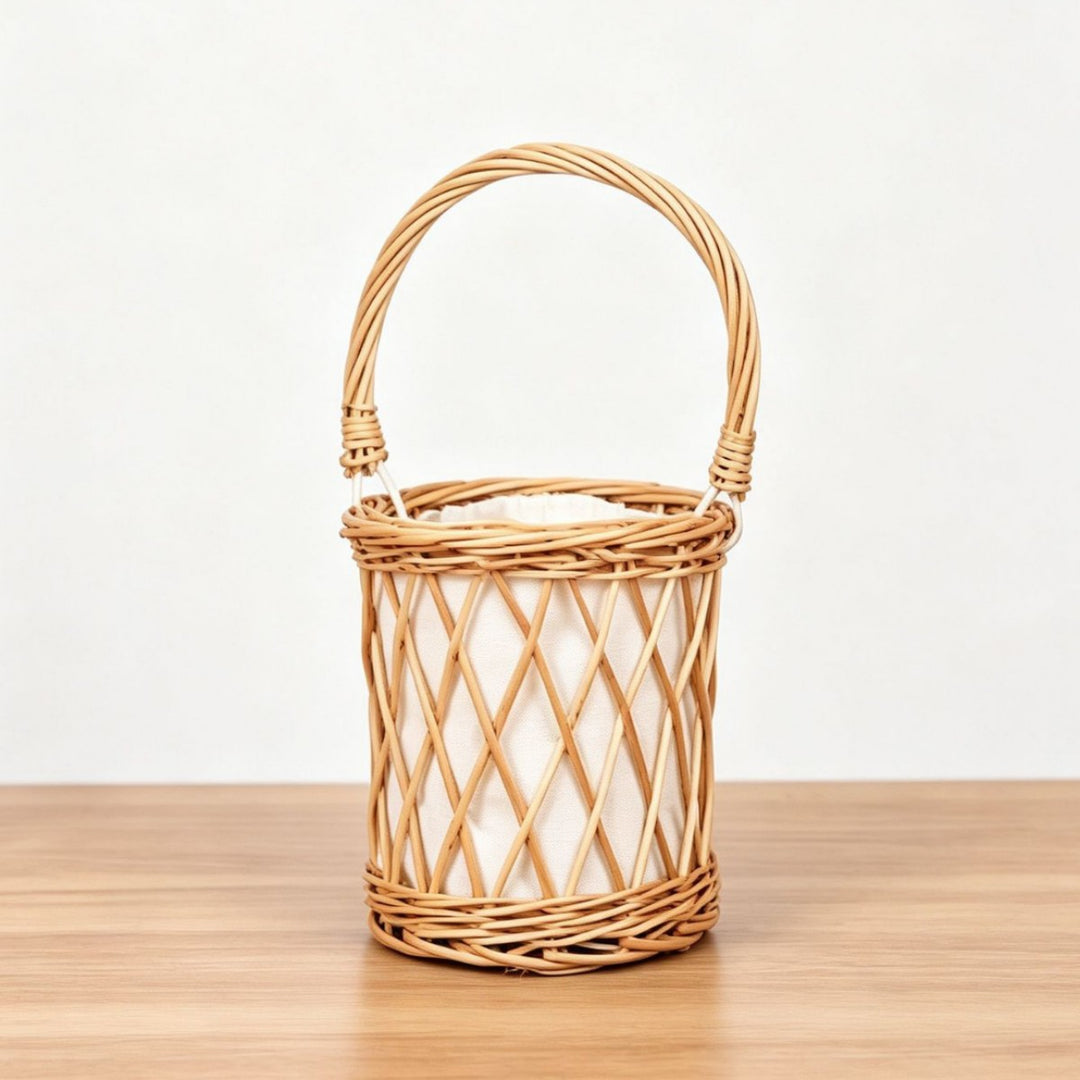 Handcrafted willow basket with cotton lining Kalsten