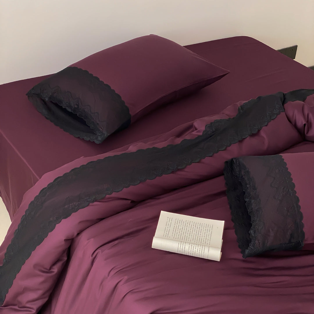 Noble hotel-quality bed linen set with contrasted wave border