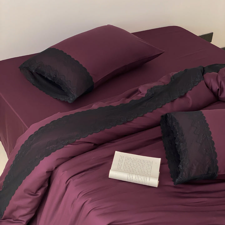 Noble hotel-quality bed linen set with contrasted wave border