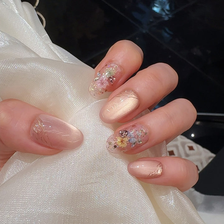 Elegant Floral Nail Art Kalsten