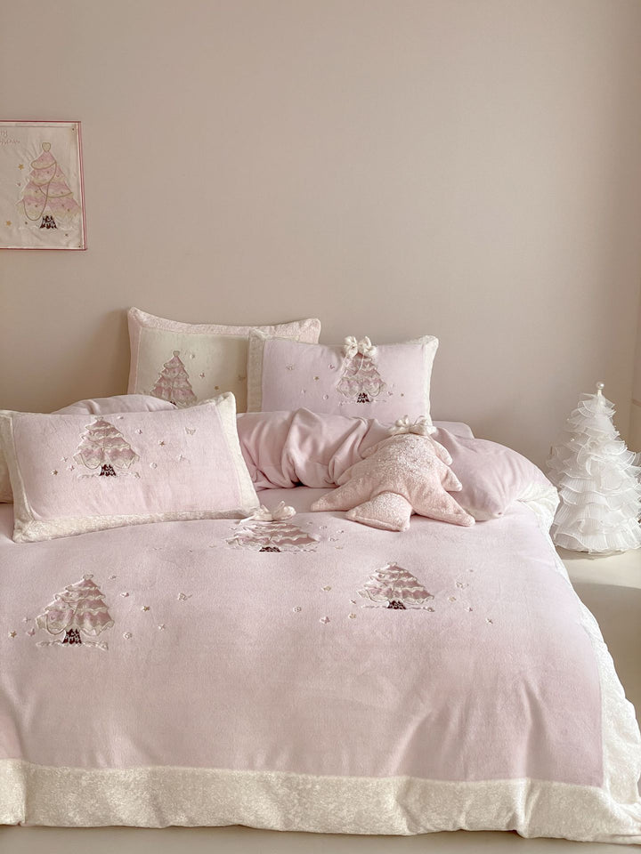 Luxury children's bedding set with embroidered fir trees, velvet trim and cuddly pillow Kalsten