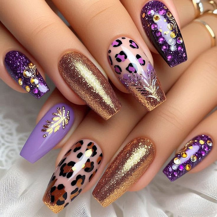 Artificial nails in stylish leopard design with luxurious glitter accents Kalsten