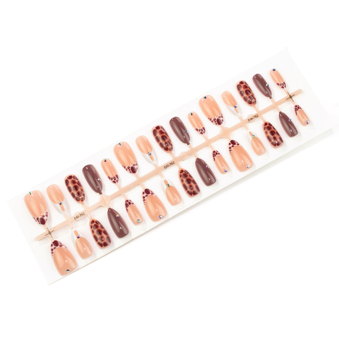 Artistic Nail Art Set with Giraffe Print and Glossy Finish