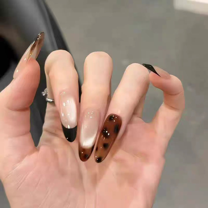 Artificial nails with elegant ombre effect and delicate rhinestone embellishments Kalsten