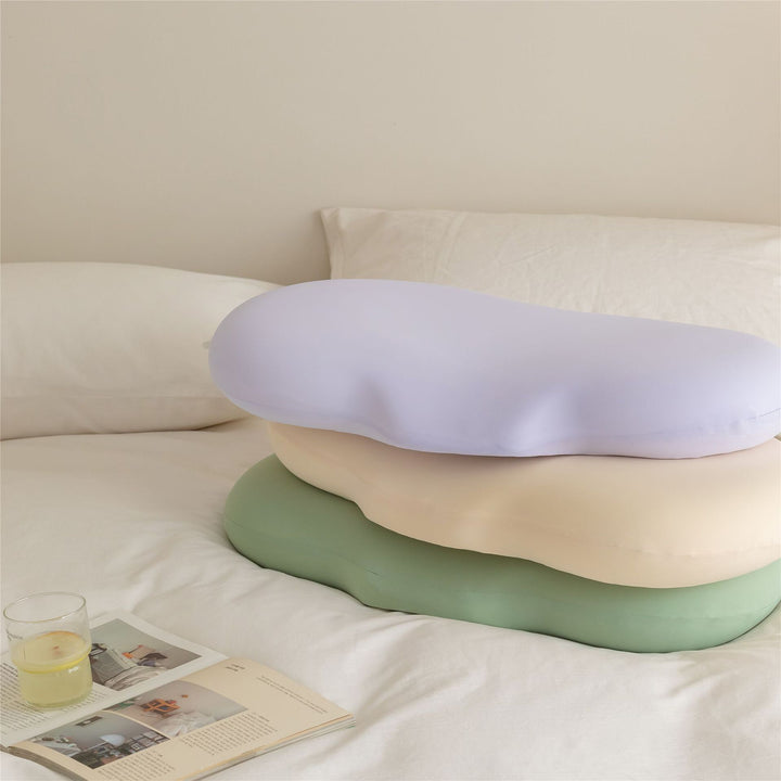 Ergonomic baby pillow against flat head with memory foam