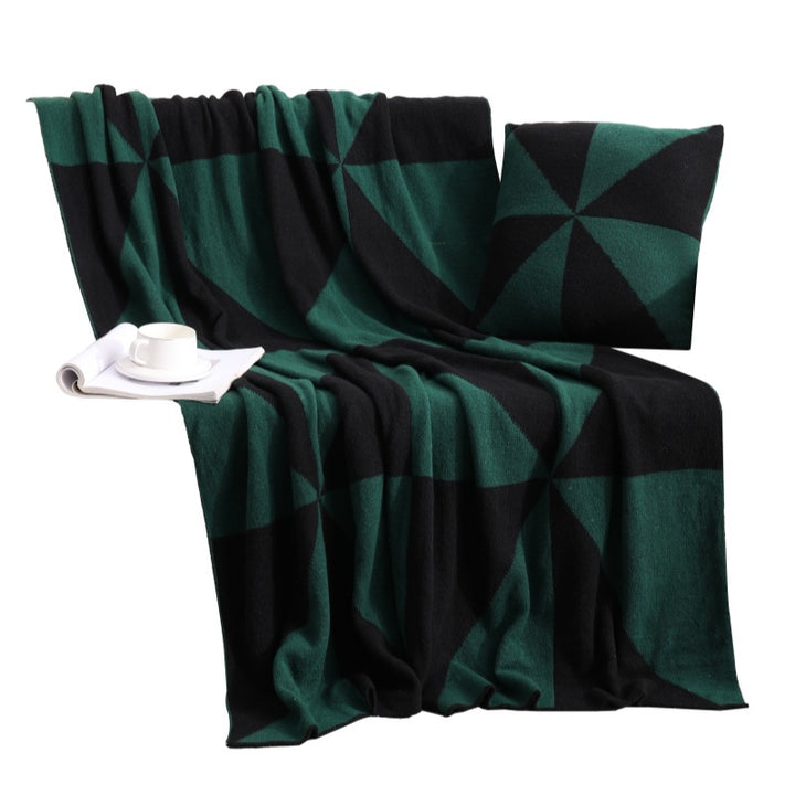 Geometric Pattern Throw Blanket