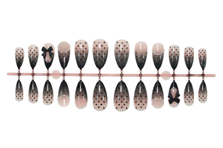 Nail art set with elegant dot and bow pattern Kalsten