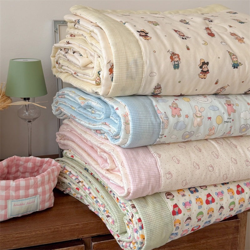 Children's quilt with light filling and cute animal castle print
