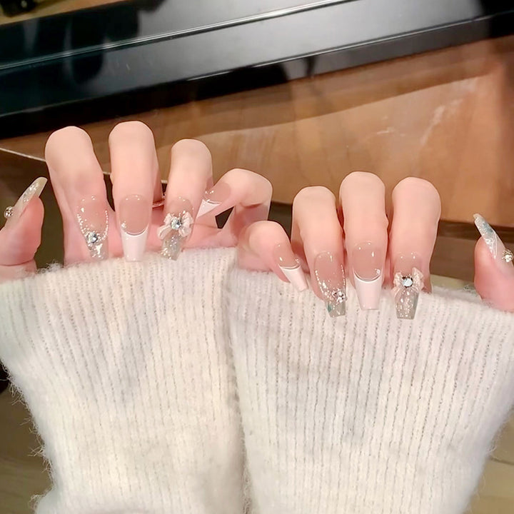 Glamorous artificial nails with glitter design Kalsten