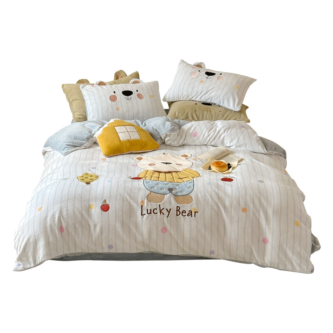 Children's bedding set with three-dimensional ear appliqué and embroidered bear motif