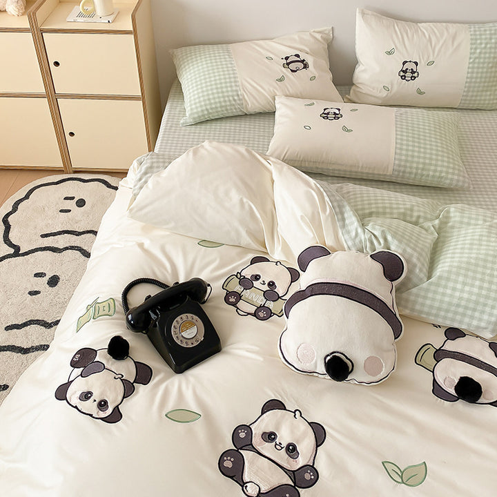 Bedding set made of cotton satin with embroidered panda motifs and checkered reversible option