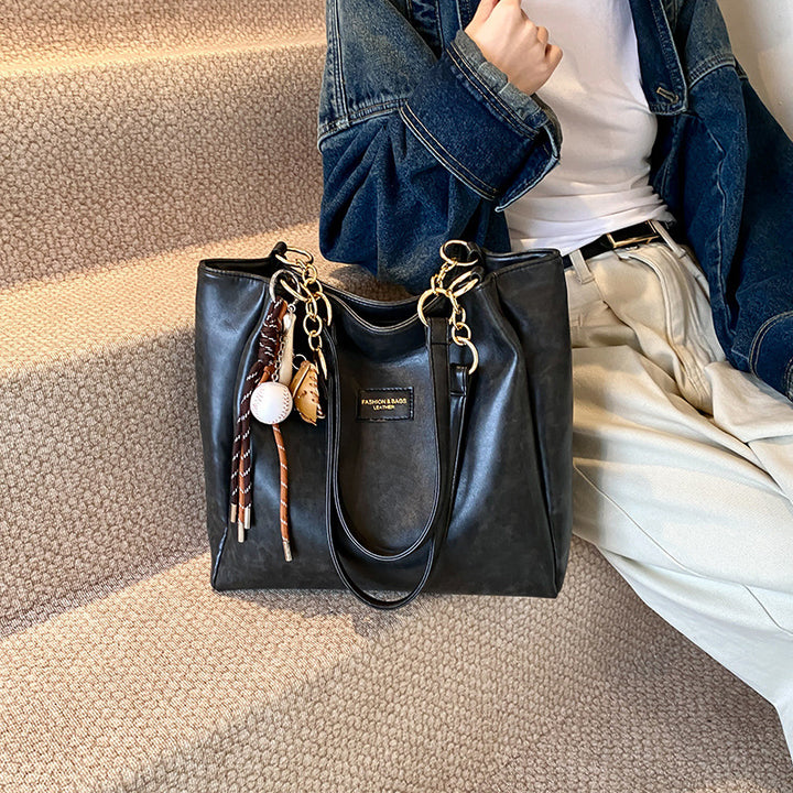 Luxurious Vintage-Inspired Handbag Kalsten