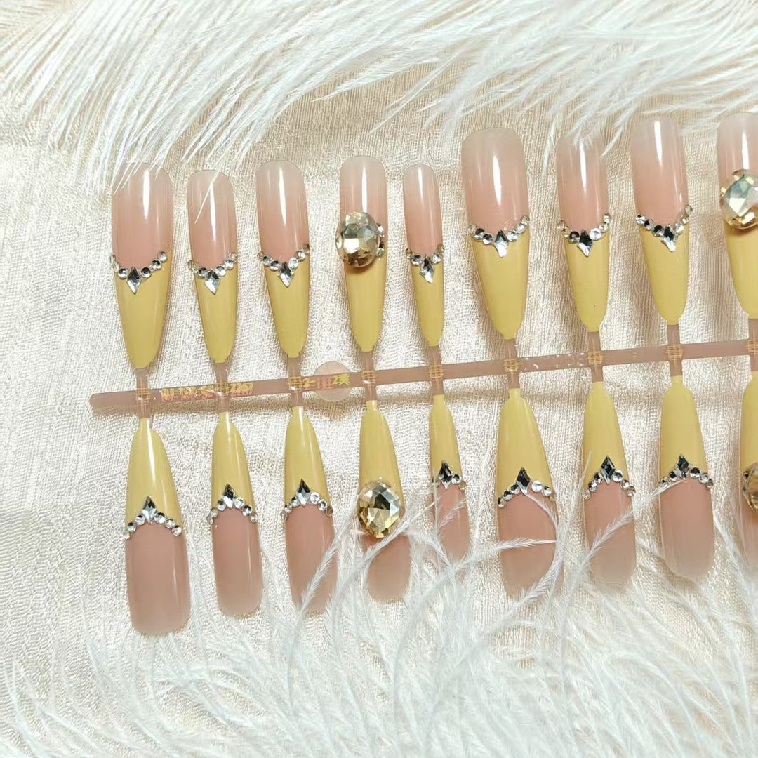 Artificial nails with elegant 3D applications and glitter Kalsten