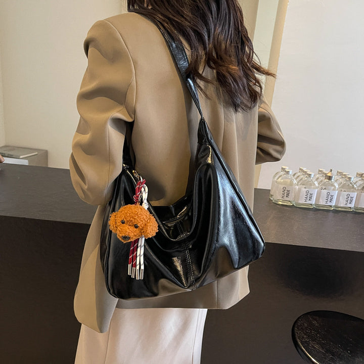 Shoulder bag with charming animal pendant Kalsten