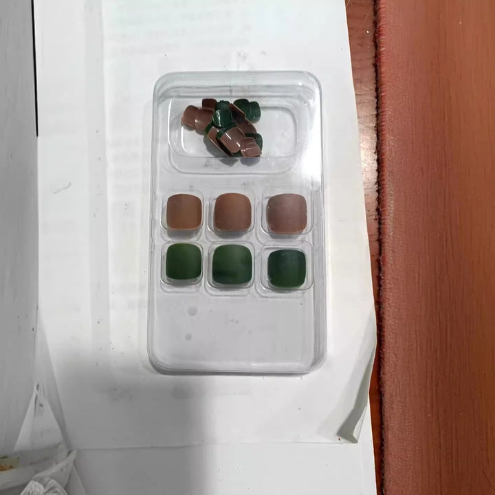 Decorative Press-On Nail Set Kalsten
