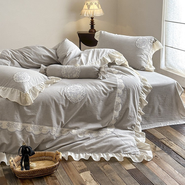 Children's bedding set with three-dimensional bunny applique, ruffle and linen look