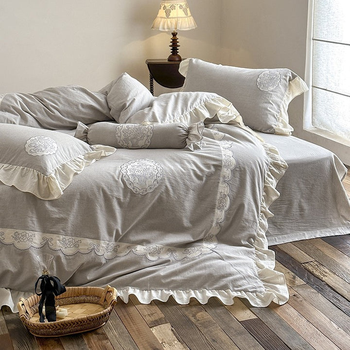 Children's bedding set with three-dimensional bunny applique, ruffle and linen look