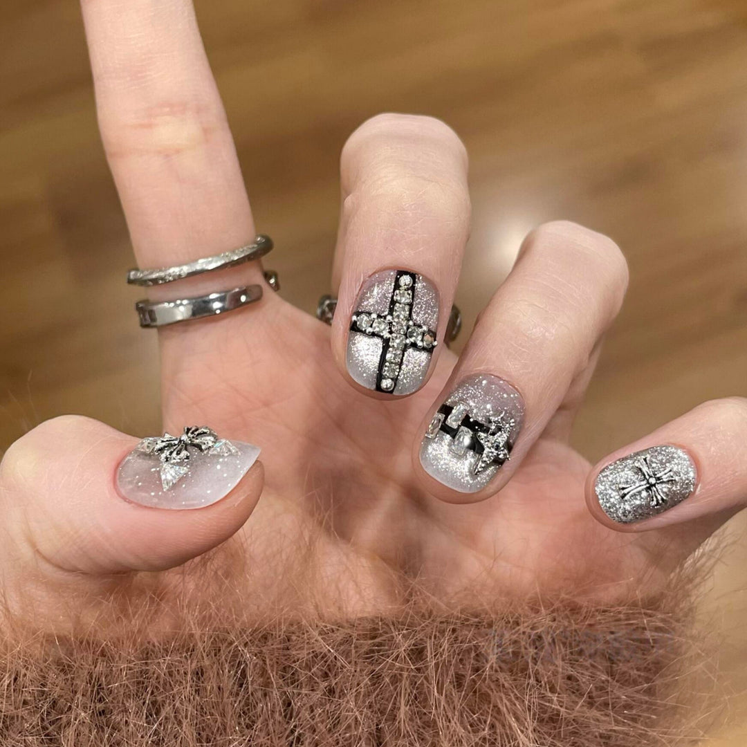 Glamorous artificial nails with rhinestone and glitter motifs Kalsten