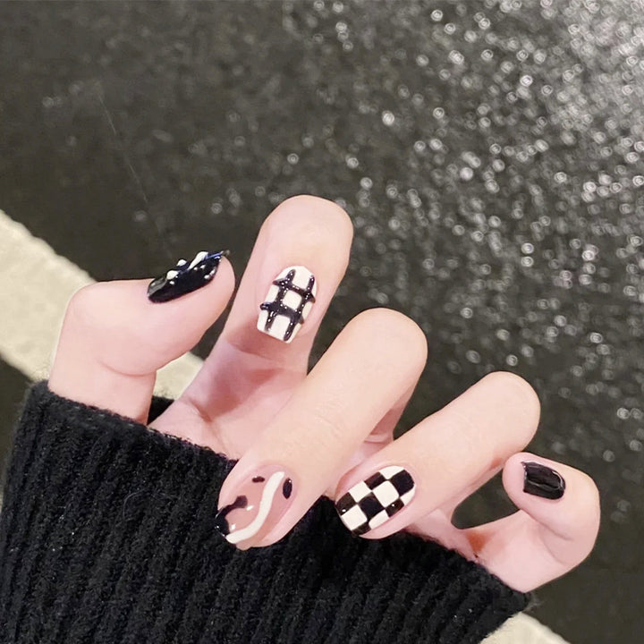 Creative nail art set with modern geometric patterns Kalsten