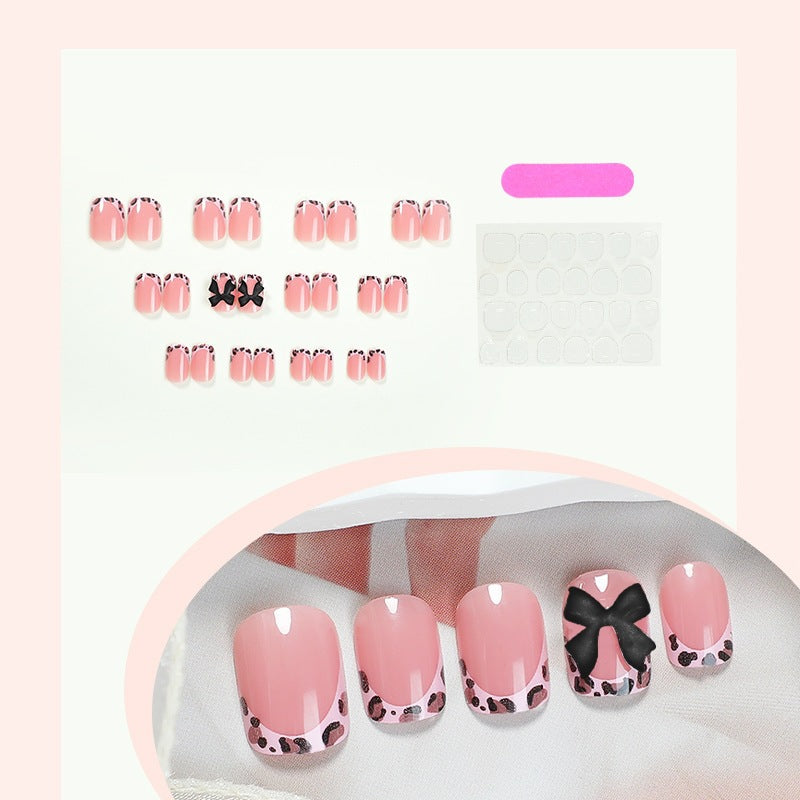 Artificial nail set with elegant leopard pattern and glamorous finish Kalsten