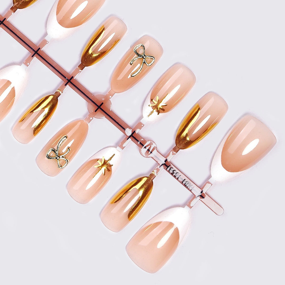 Artificial nail set with glamorous 3D details and elegant gold accents Kalsten