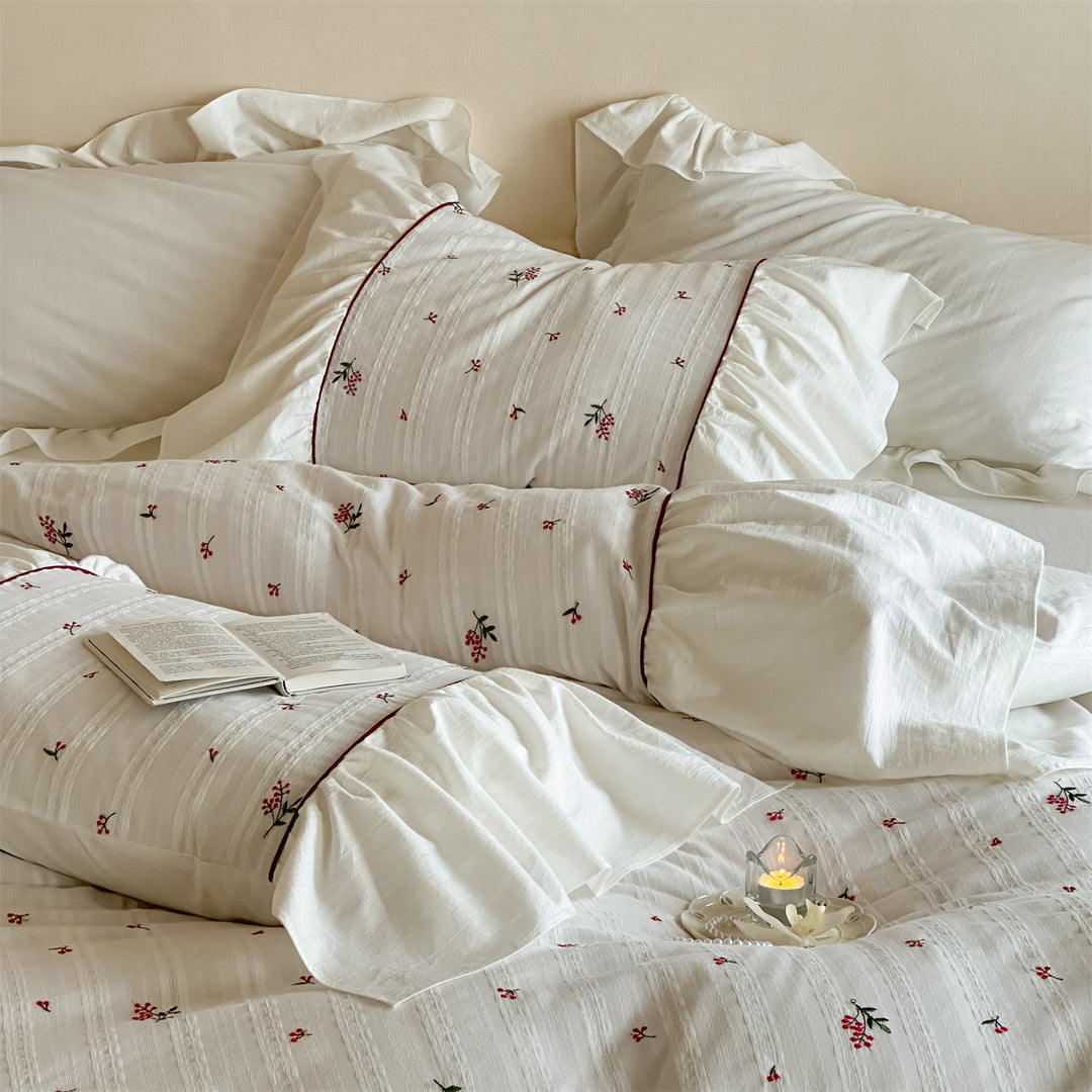 Cotton muslin bedding set with embroidered striped relief, gathered ruffle and fine piping